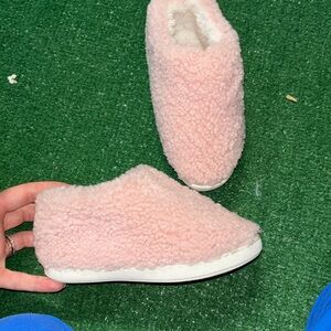 Fuzzy outdoor slippers